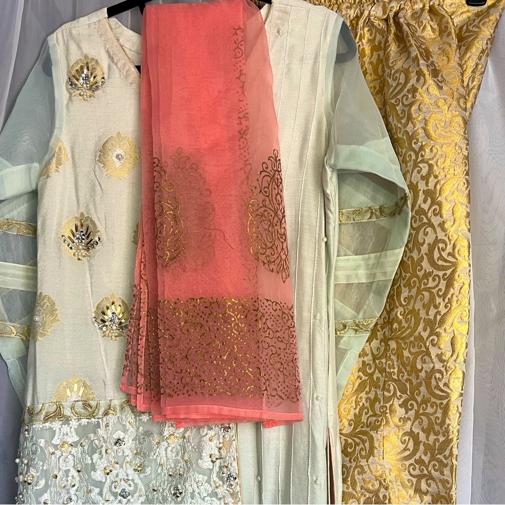 Indian/Pakistani/Desi 3-piece kurta, dupatta and straight pant set